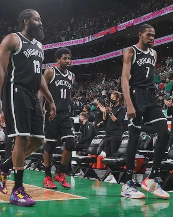 九游体育-篮网观众热烈欢呼！，杜兰特迎来五赛季出色发挥全场沸腾不已-九游体育